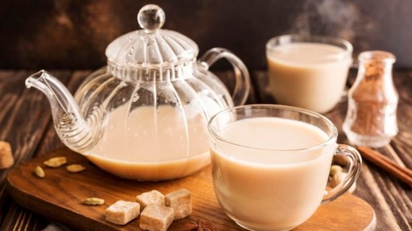 чай с молоком чайник
