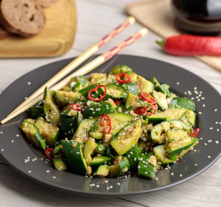 Огурцы в чесночном соусе 