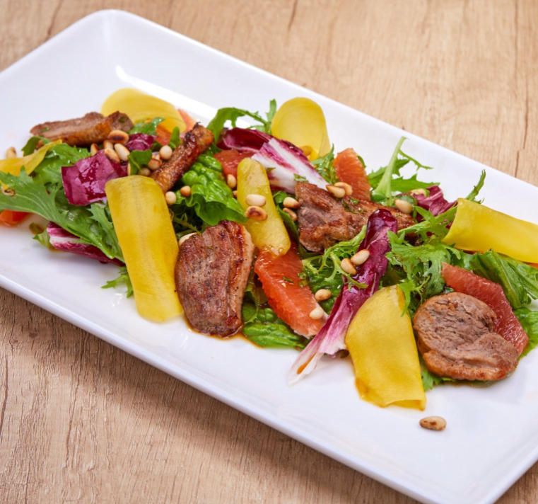 Салат с уткой и ананасом  