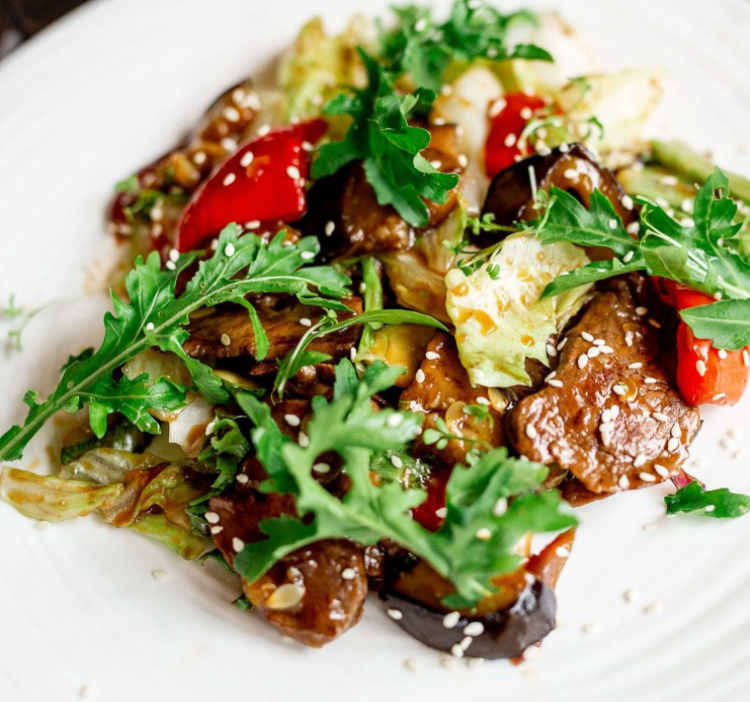 Теплый салат с телятиной 