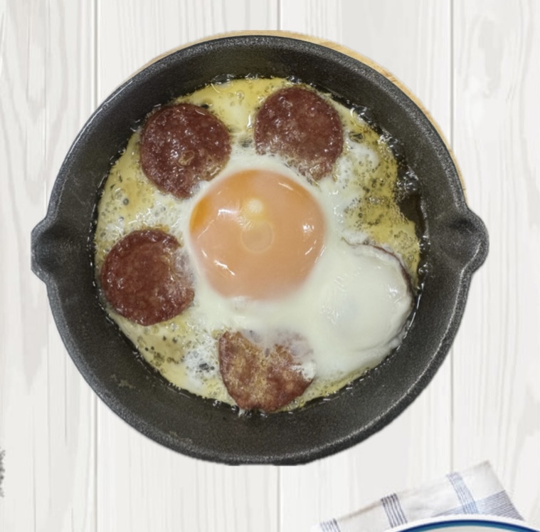 Суджук с яйцами 