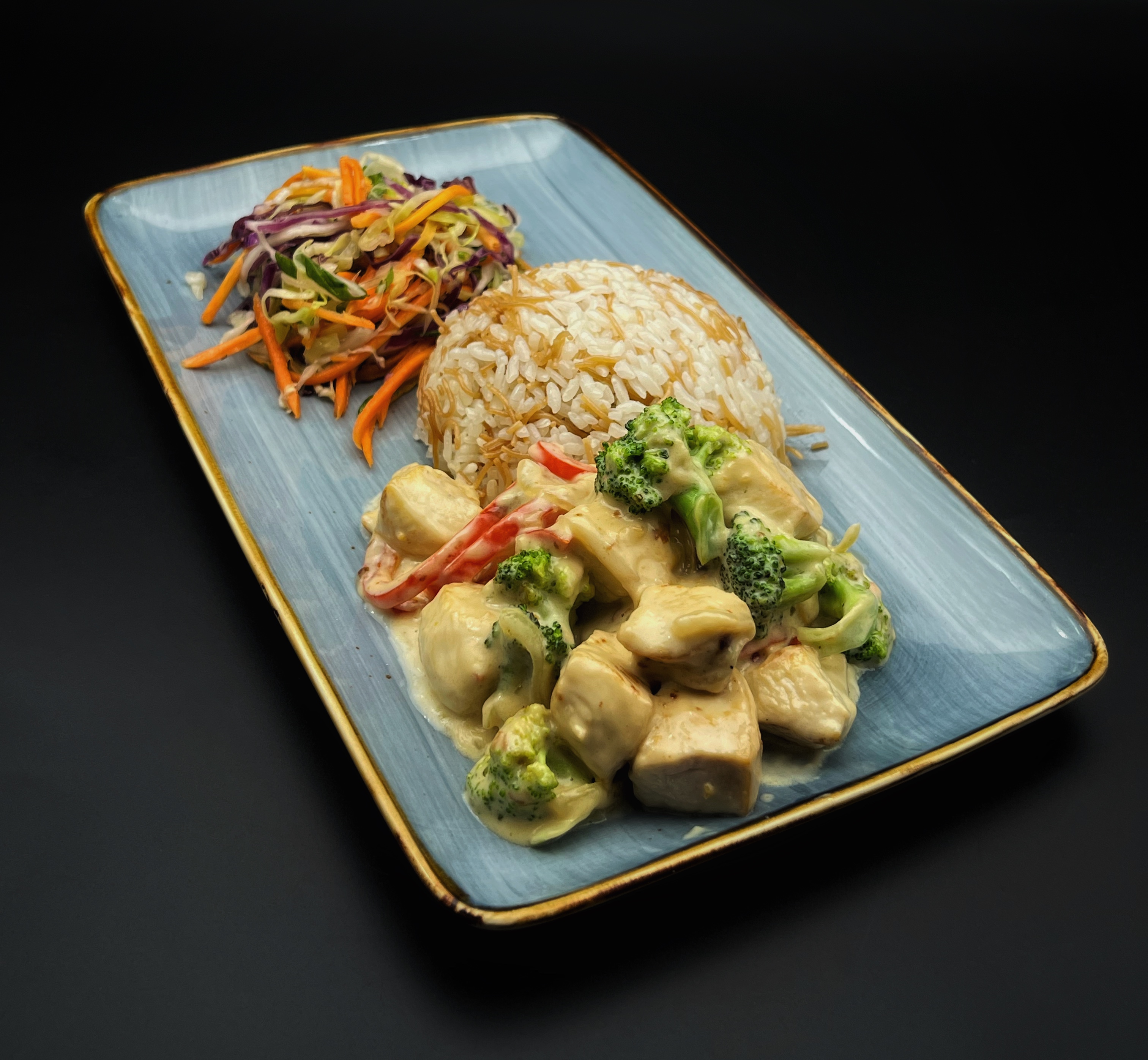 Куриное филе с брокколи в сливочном соусе