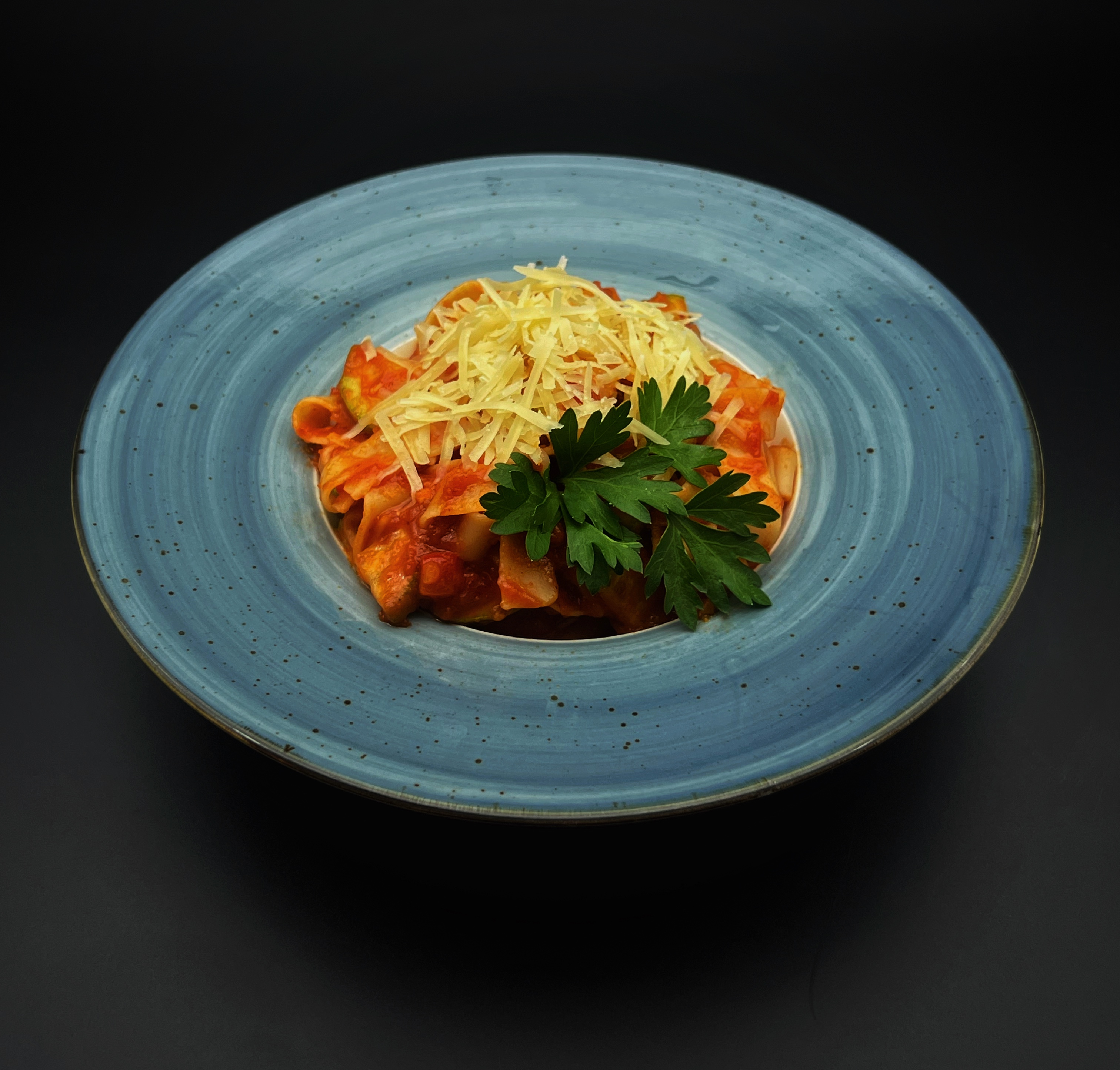 Феттучини с цуккини в томатном соусе