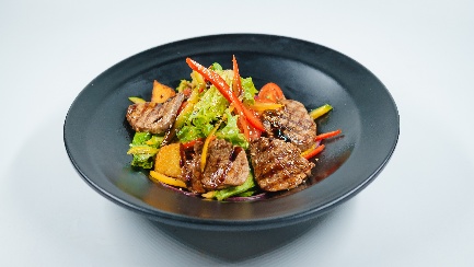 Теплый салат из телятины