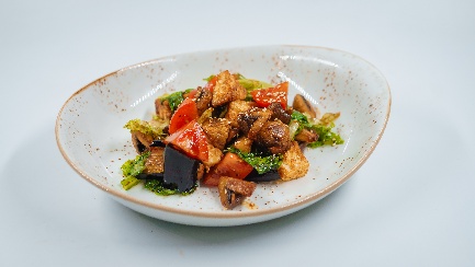 Теплый салат с брынзой и грибами