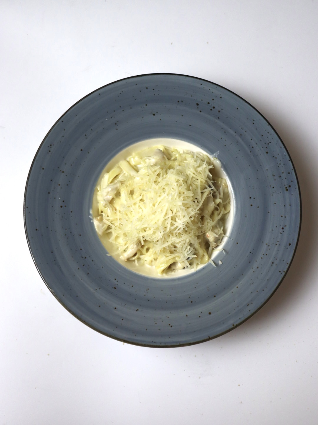 Фетучини с курицей и грибами 