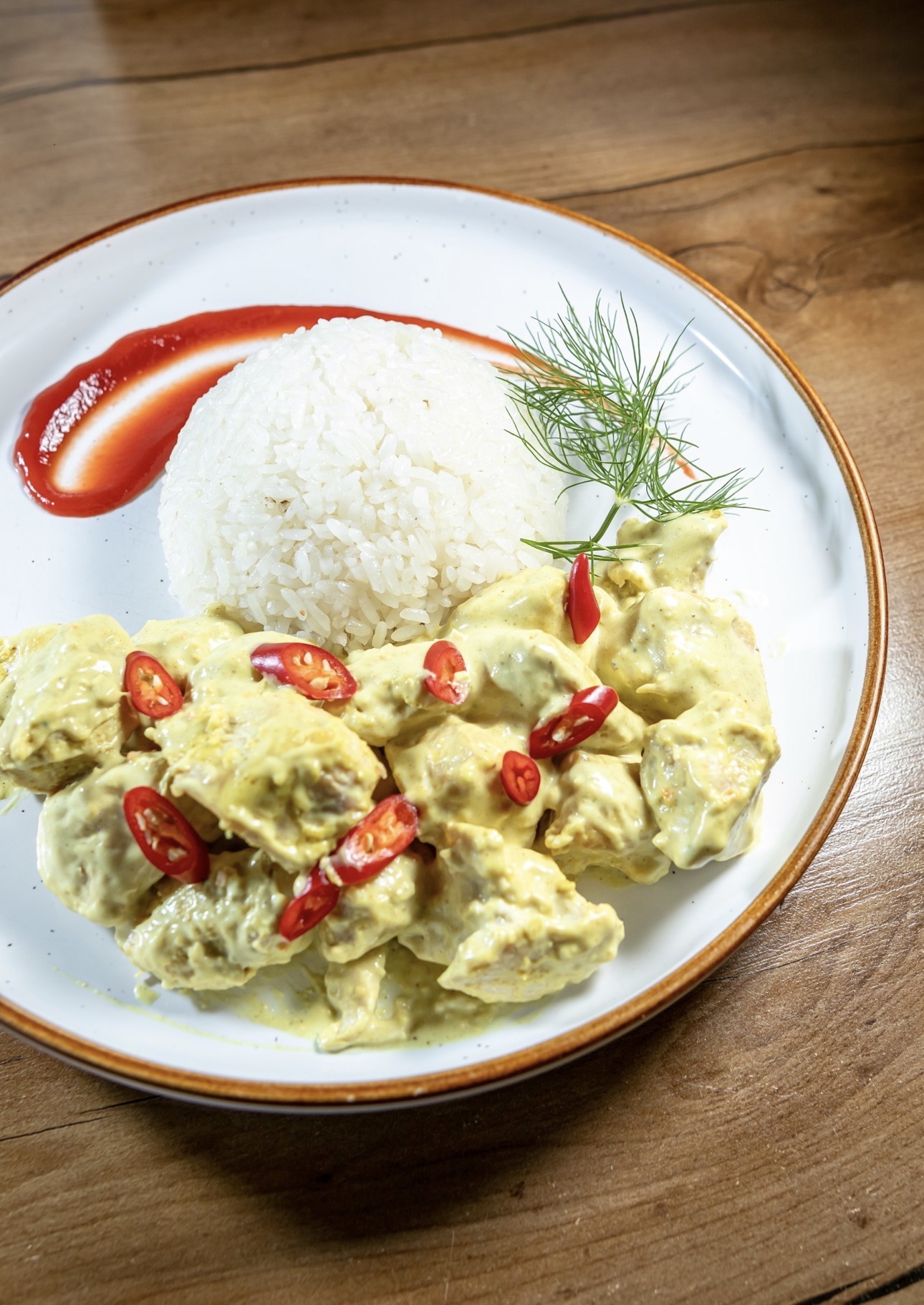 Курица в соусе карри острая